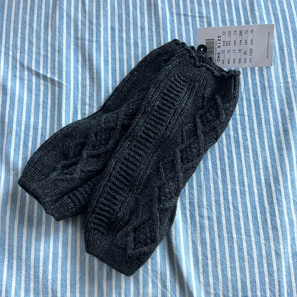 Brandy Melville Accessories - NWT BRANDY MELVILLE knit arm or leg warmers, gray